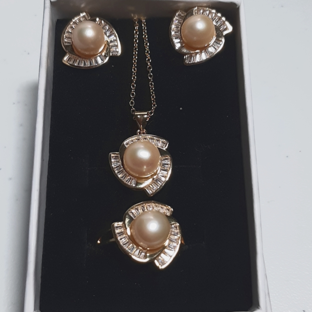 Fresh water pearl